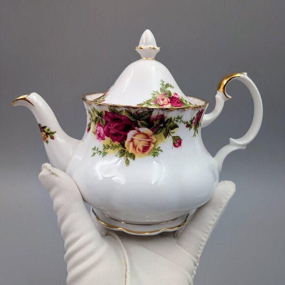 Vintage Royal Albert Old Country Roses Teapot | Floral with Gold Trim - Picture 8 of 8